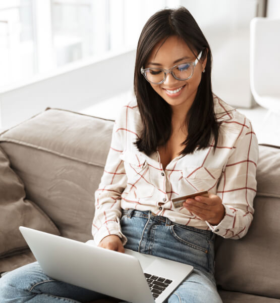 Girl looking at credit card comparison on her laptop 